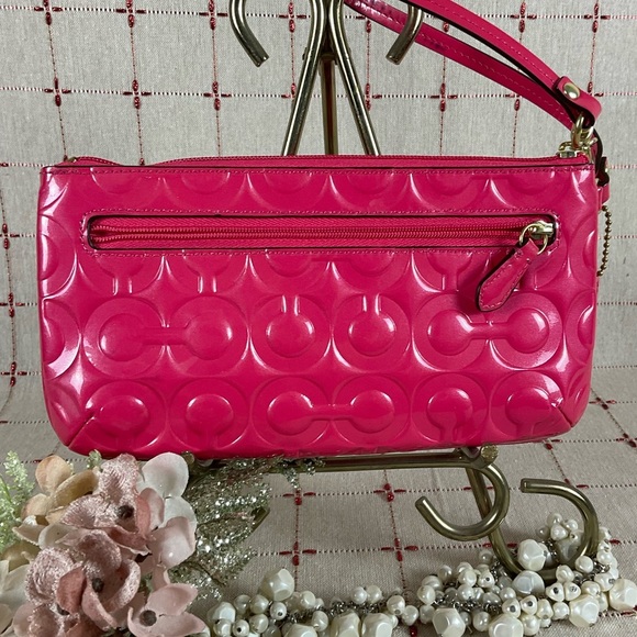 COACH Peyton Signature Embossed Patent Leather Hot Pink Lg Wristlet Clutch Auth - Picture 2 of 11
